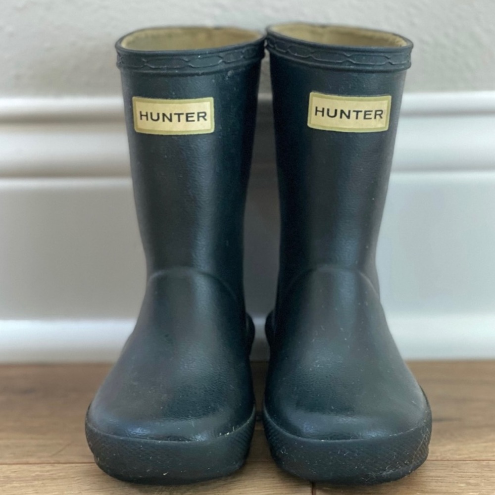 Adorable toddler Hunter boots.